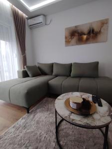 Lux Veritas Near Center FREE PARKING Special April Offer