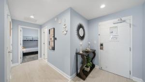 Emerald Chic BeachFront 2 bdr apt 4 beach seats and a cannope on us