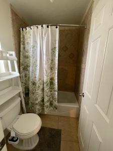 LA Lux Suite with Private Bathroom