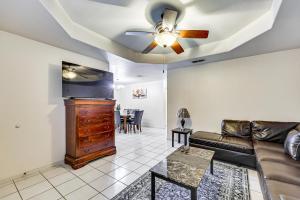 Hot Tub! Dog-Friendly Gem 6 Mi to Dtwn Brownsville