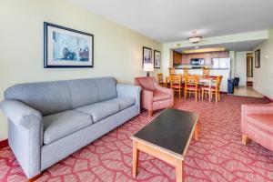 Amaze 18th floor Direct Ocean front Views & Pools