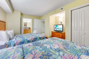 Amaze 18th floor Direct Ocean front Views & Pools