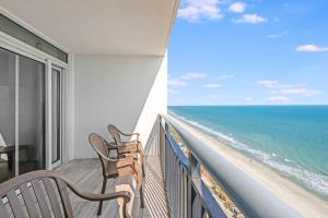Amaze 18th floor Direct Ocean front Views & Pools