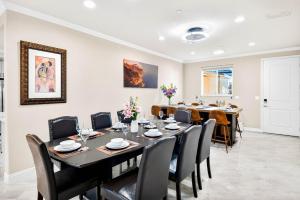 Spacious 6BR Stay + Parking + Near DTLA #TravelSGV
