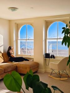 Ocean Whisper - 2 Bedroom Sea Front Apartment