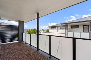 Family-Friendly 4-Bed Home with Courtyard