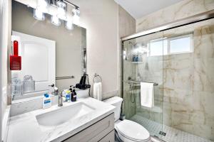 Cozy 3BR Backhouse and Near DTLA & Shops