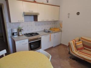 Apartments with parking space Losinj, Losinj - 25040