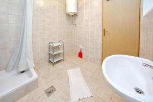 Apartments by the sea Bibinje, Zadar - 25132