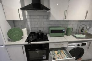 BRAND NEW Modern 1 Bedroom Apt Oxford Central Signature