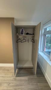BRAND NEW Modern 1 Bedroom Apt Oxford Central Signature