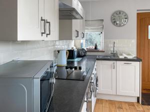 Whispering Pines - Uk51248