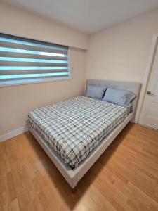 3 BR Lux home with AC in a central location