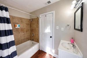 Birmingham 1BR Retreat with Parking Near UBA & Vulcan Park