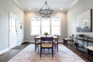 Lovely Modern 3BR-3BA Grove Home ABODEbucks