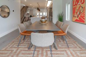 Beautiful Modern 3BR in the Grove ABODEbucks