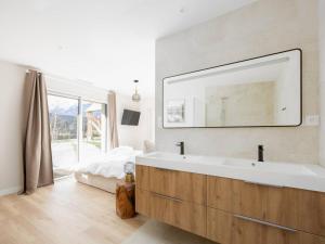 Maison 6 Personnes à Armenteule avec WiFi et Animaux Bienvenus - FR-1-695-99