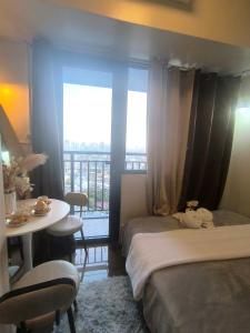 Sun and Moon D'wood air residences makati