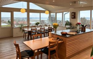 Stunning Home In Løgstrup With Wifi