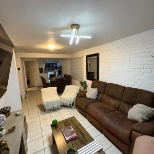 Casa Amplia Cerca de Playa y Supermercados