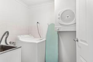 Shoal Bay Sunrise 2 BDR Waterfront Apartment