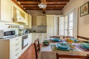 House With Wood-Fired Oven Near Arezzo