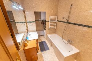 Hunyadi Apartment - Elegant quiet flat in Buda Castle with parking