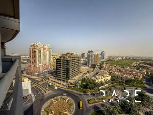 Rare Holiday Homes - Near Miracle Garden - Dubai Sports City - Elite Residence - R1108