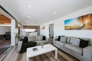 Silver Oak - Quiet Countryside Cottage by the Vines