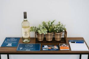 Silver Oak - Quiet Countryside Cottage by the Vines