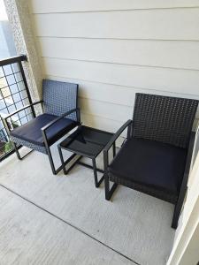 Luxury 1 BedRM Unit in Frisco Pool Gym & Workplace