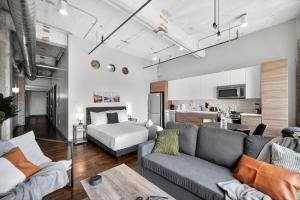Modern Downtown Apartment | Pool, Laundry, Valet Parking