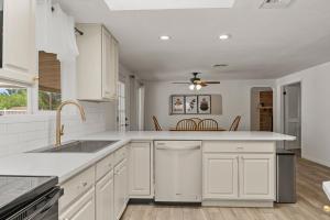 Luxe 4BR 2BTH l Pool & Grill l Central Location l Mountain View l Family Vacation l RV Site