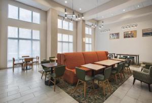 Hampton Inn & Suites Greenfield