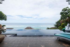 Cliff front Nusa Dua Ocean View with Private Beach