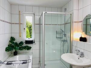 Top möblierte 2-Zimmer Wohnung im Zentrum von Vilsbiburg, sonniger Balkon, private Garage