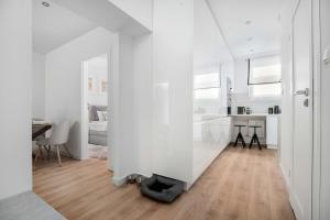 Toruń Cozy Apartment with Balcony by Noclegi Renters