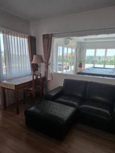 Cozy Country House with Pool