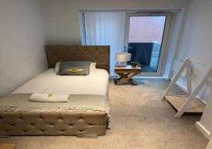 Stylish Central Manchester townhouse with parking - Pass the Keys