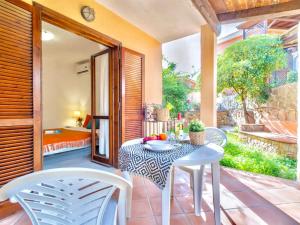 Apartment 4 beds ground floor with garden in Marinella just 100 mt from the beach