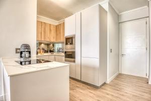 Ellipse Waterfall Luxe Retreat