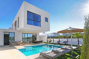 Princess Anne Luxury Villa - Large Pool