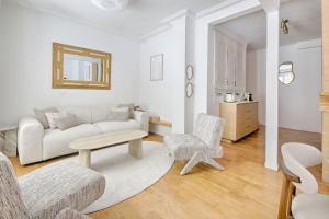 Tuileries Saint Honore 6P AC by Melvane