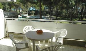 Poolside flat 50mt from the sea