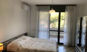 Poolside flat 50mt from the sea