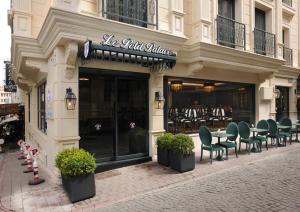 Le Petit Palace Hotel - Special Category