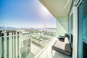 Emaar Beach Front 2BR with Sea & Marina Skyline Views