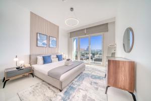 Emaar Beach Front 2BR with Sea & Marina Skyline Views