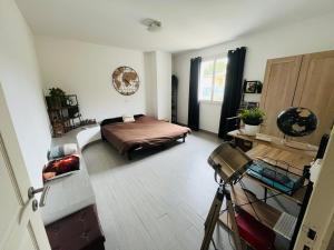 Villa de charme avec piscine, vue nature et salle de sport