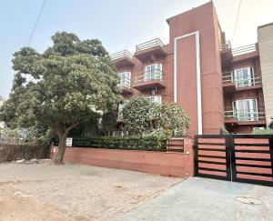 BedChambers Premium Hotel Sector 29 Near IFFCO Chowk, Gurugram
